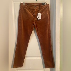New with tags. American eagle velveteen stretch brown pants.